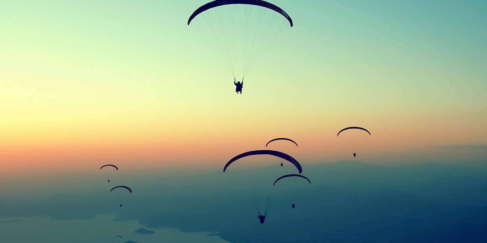 پاراگلایدر سواری، چتربال سواری یا پاراگلایدینگ (به انگلیسی: Paragliding)